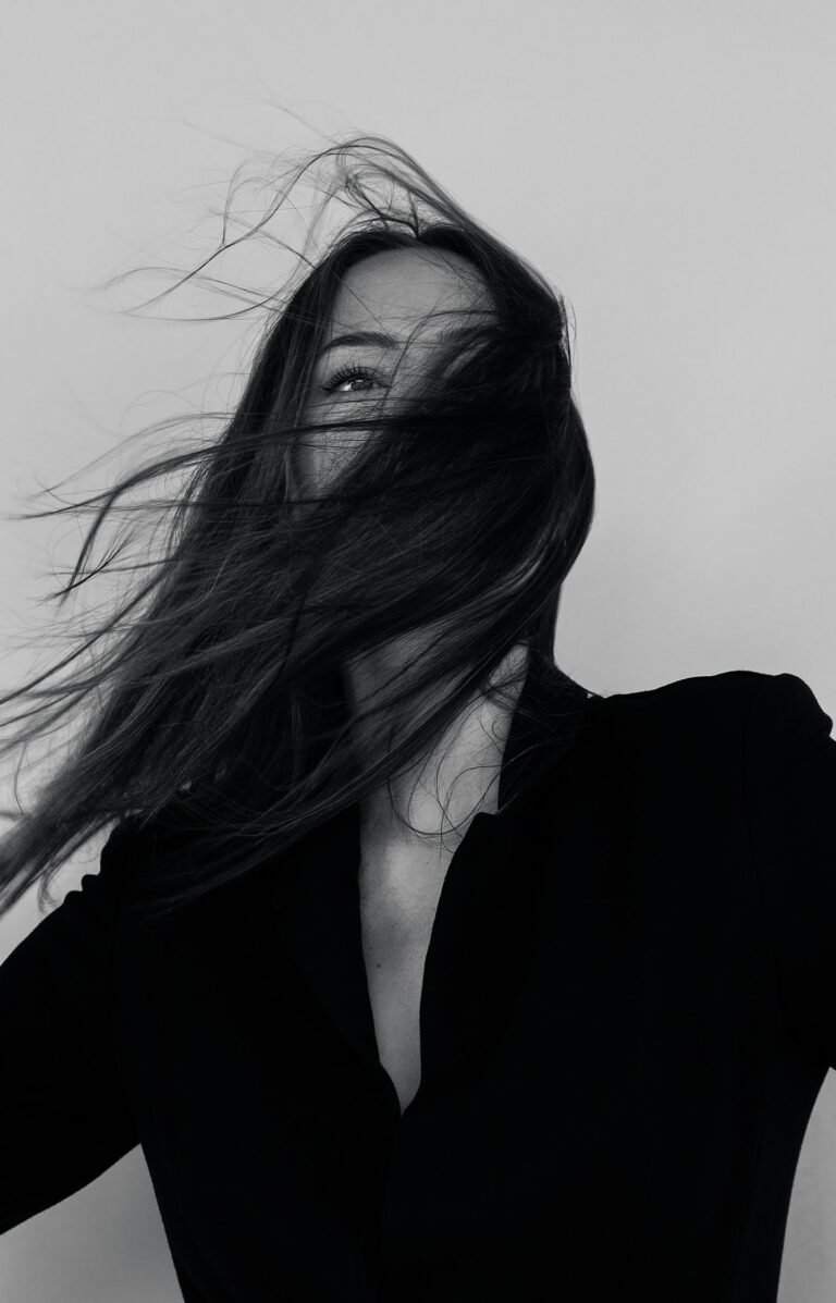 How to Build a Minimal Luxury Wardrobe - Featured Image