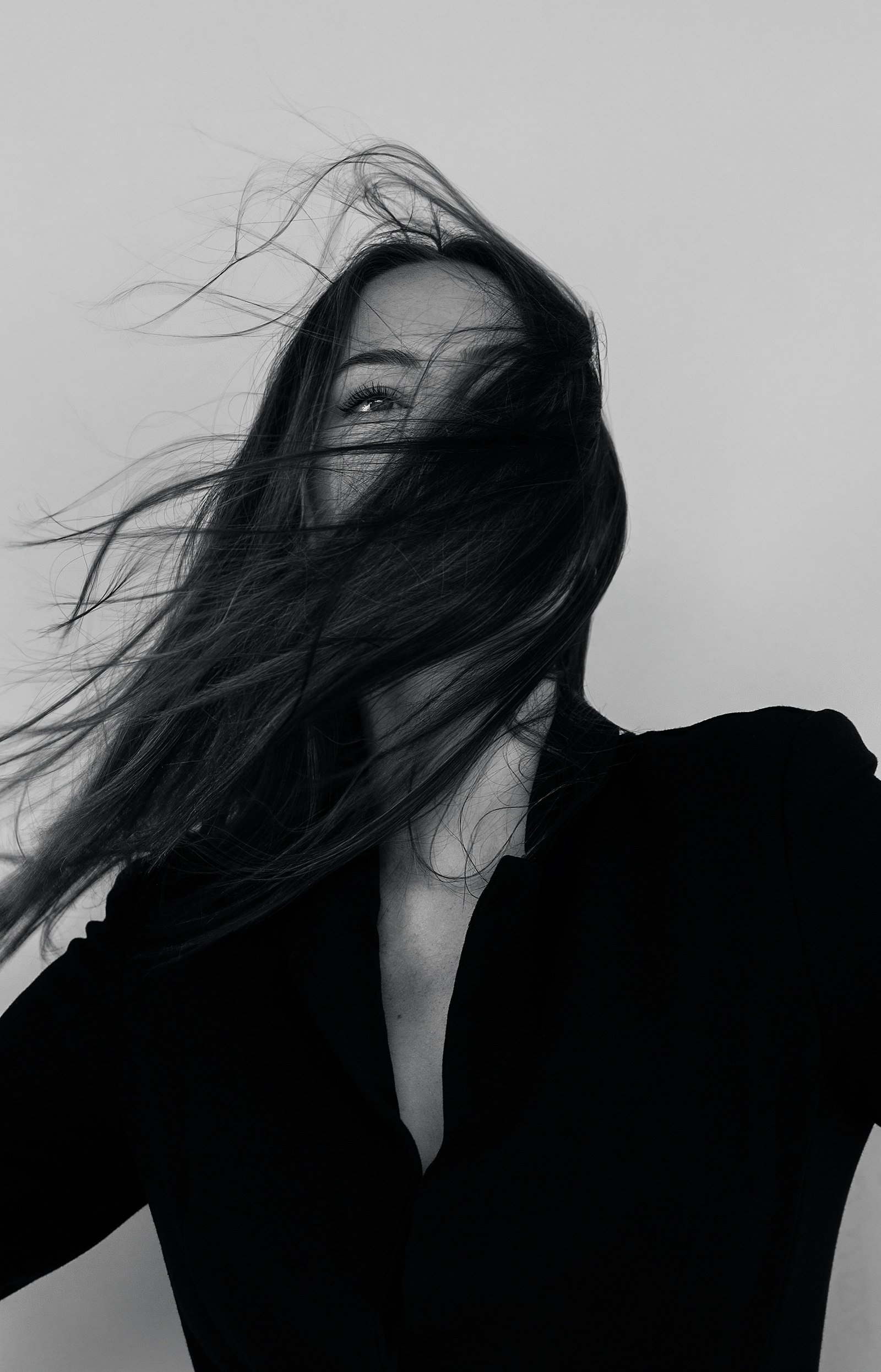 How to Build a Minimal Luxury Wardrobe - Featured Image
